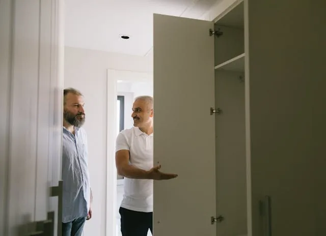Move-in inspection of an Allied Gardens rental property